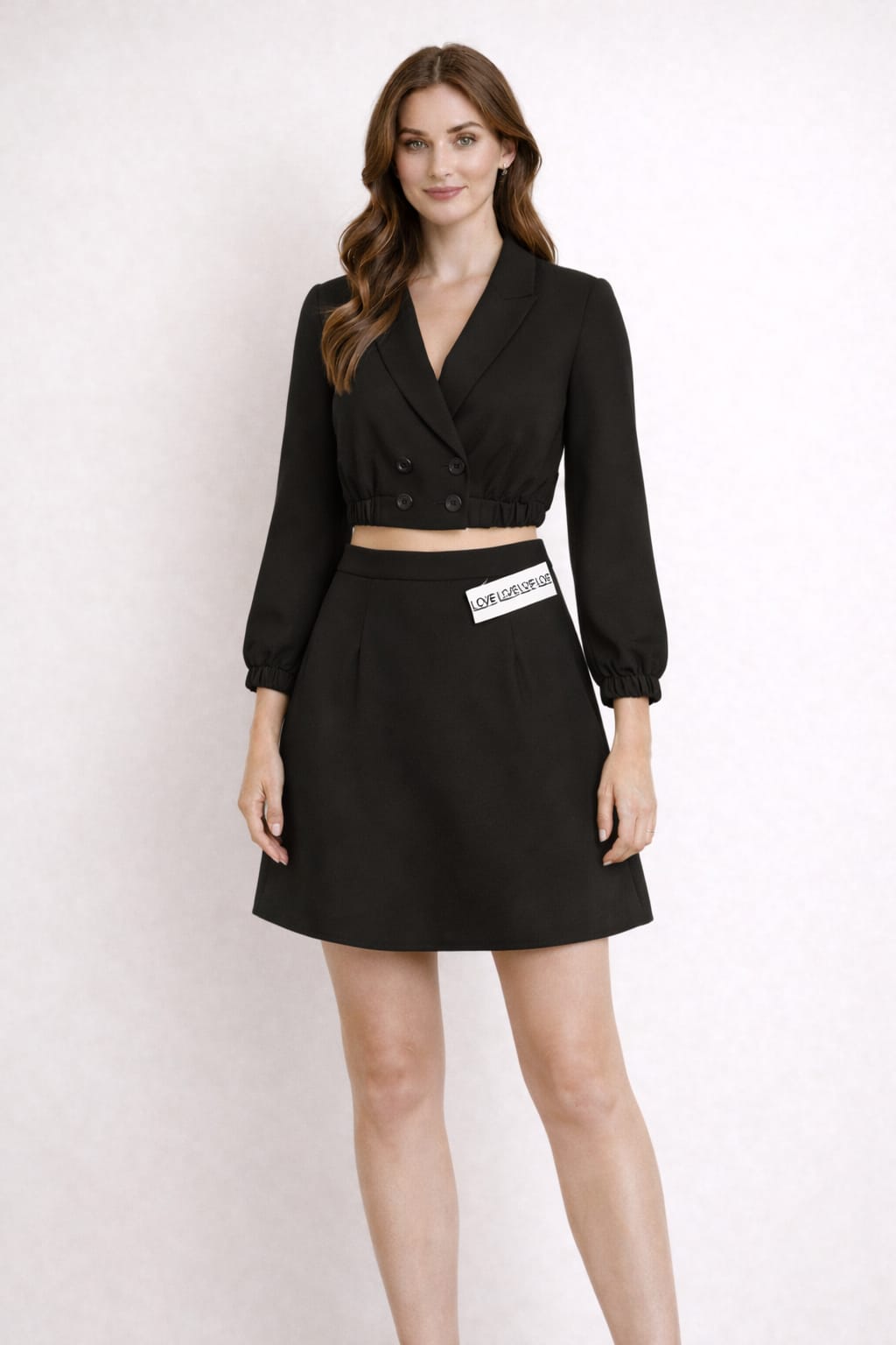 Completo nero giacca cropped e gonna corta - immagine 8